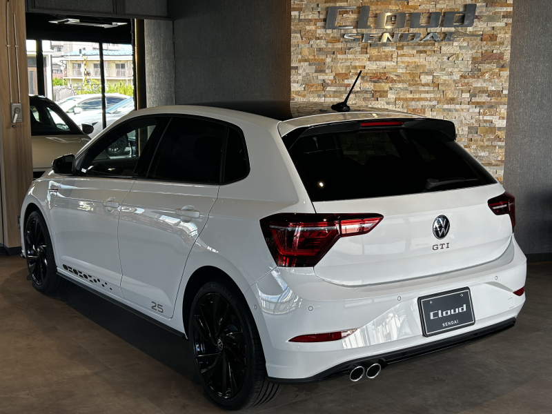 【タグ付き新品】HV POLO ボディウォーマー　エクリュ vw-polo-gti-edition-25-1.jpg